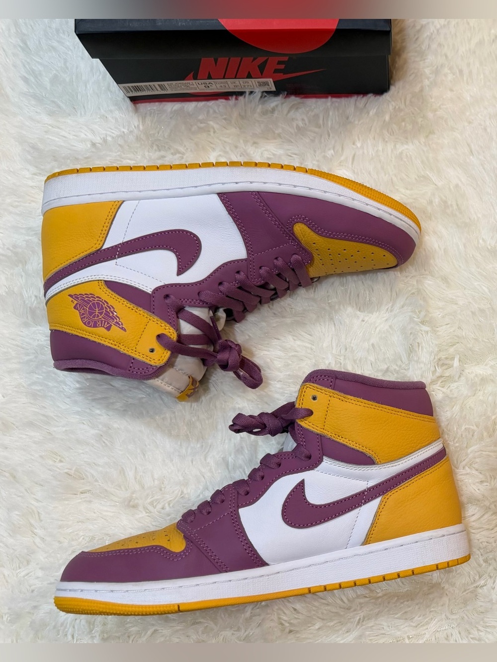 Jordan 1 Retro High OG Brotherhood - Men's 9.5 / Women’s - 555088-706 - Picture 3 of 13